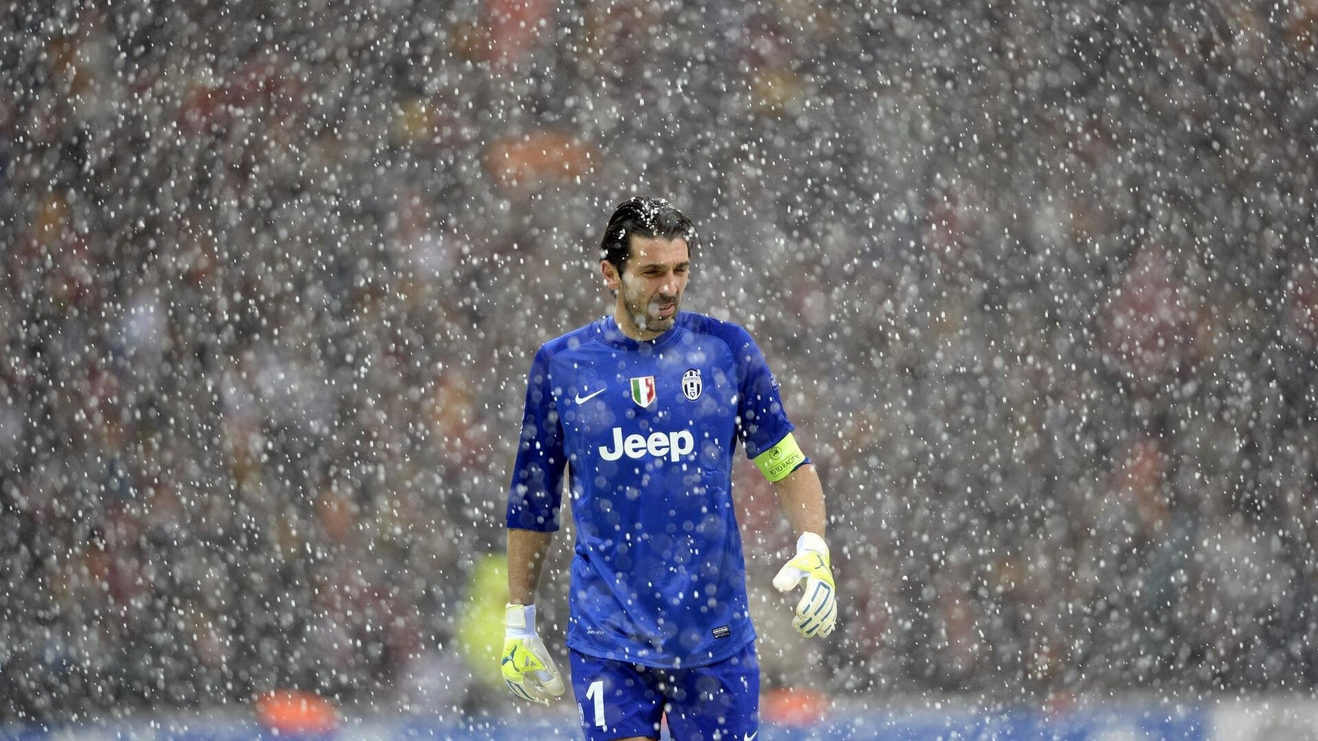 严格裁判体系：确保每一局比赛的公正性，严格遵守比赛规则 坚决服从裁判